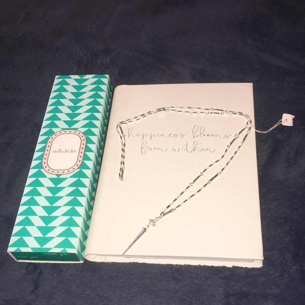 NEW!!! Stella and dot  silver necklace 🎉